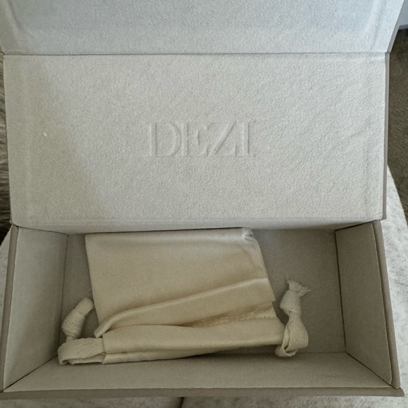 Dezi Switch Sunglasses - Picture 3 of 4